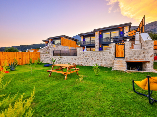  gece  -  Kasım
  | Seydikemer Karadere'de Romantik Balayı Villası: Çift Jakuzili Lüks Kaçamak